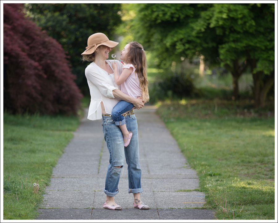Blog Vintage Felt Hat Chelsea Flower Silk Top 7FAM Destroyed Jeans Pink Nene Emma Flats-4