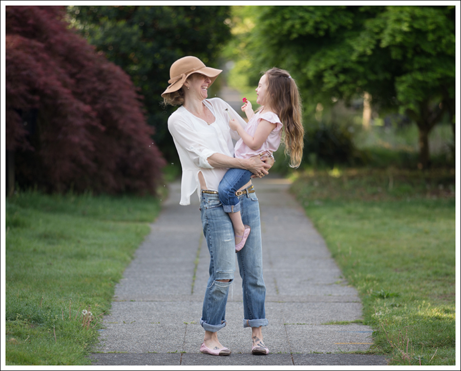 Blog Vintage Felt Hat Chelsea Flower Silk Top 7FAM Destroyed Jeans Pink Nene Emma Flats-5
