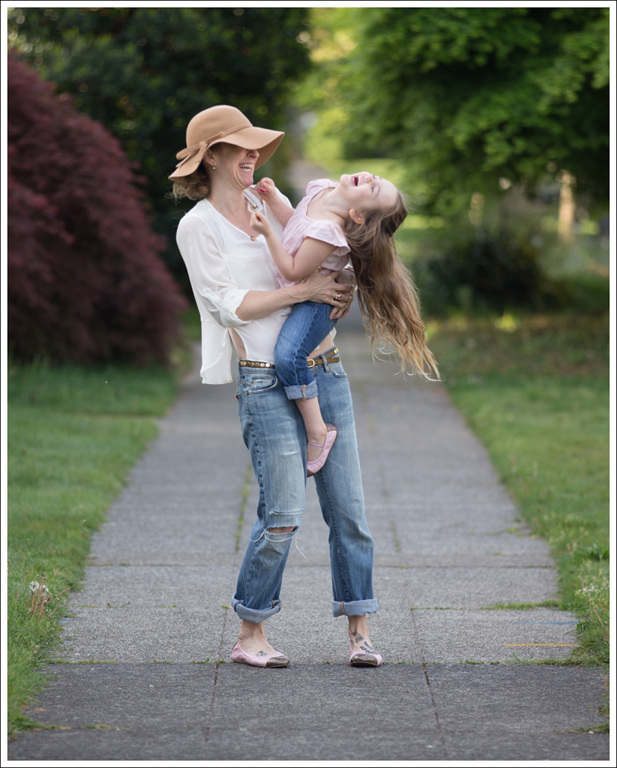 Blog Vintage Felt Hat Chelsea Flower Silk Top 7FAM Destroyed Jeans Pink Nene Emma Flats-6