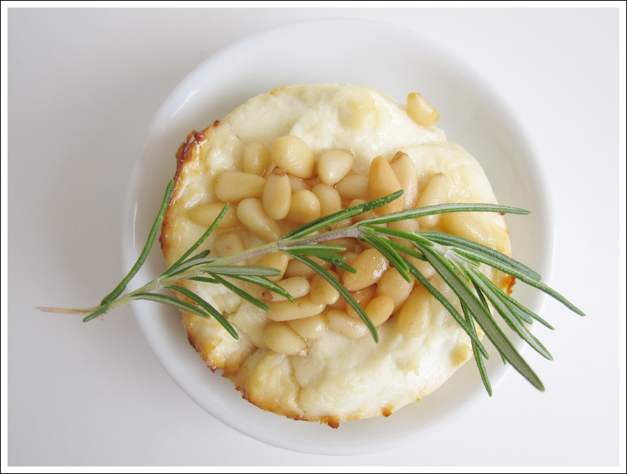 baked goat cheese pinenuts honey rosemary blog (1)
