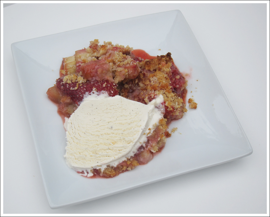 rhubarb strawberry paleo crisp blog (2)