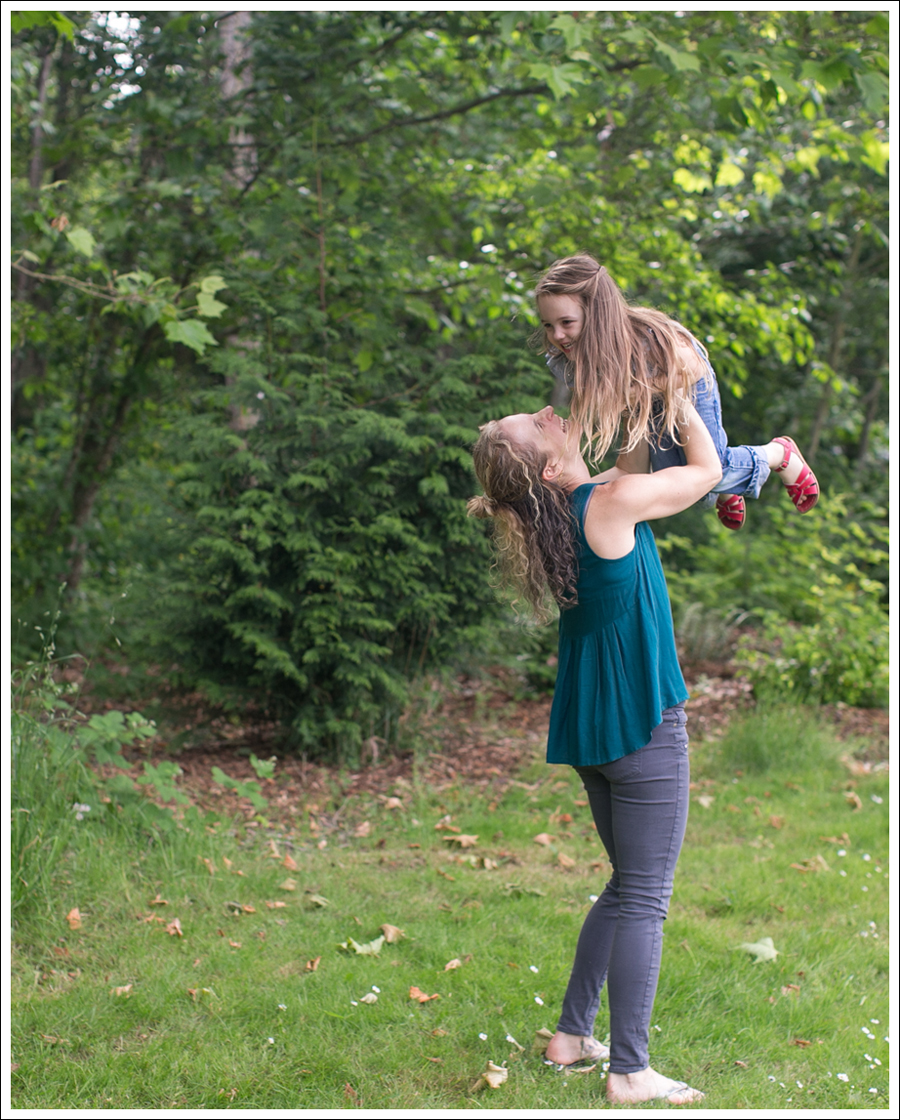 Blog Ella Moss Pleat Back Top Paige Denim Indio Zip Licorice Silver Havaianas-3