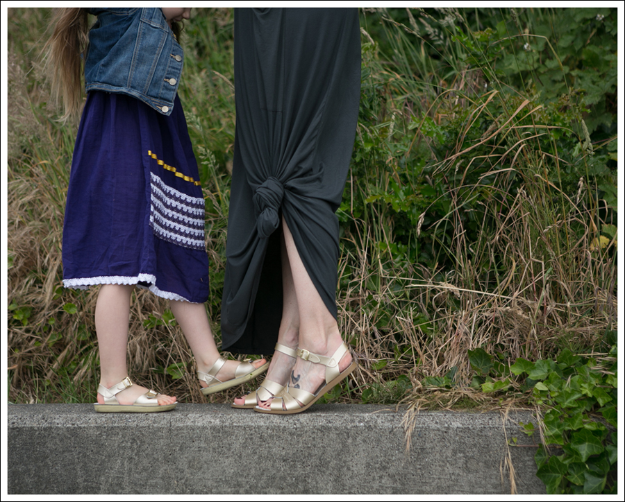 Blog Roulee Pocket Maxi Dress Gold Salt Water Sandals-7