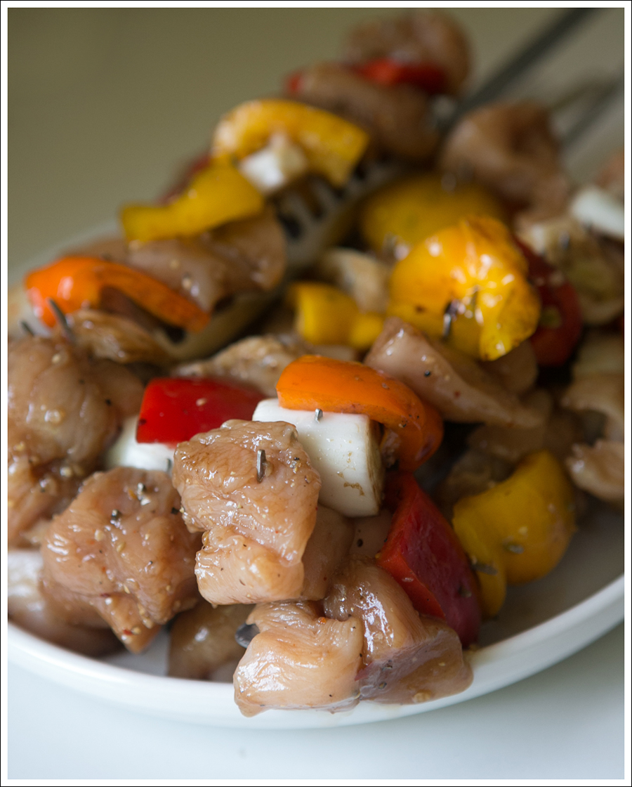Blog Whole30 Paleo Grilled Chicken Peppers Onions Shish Kabobs-5