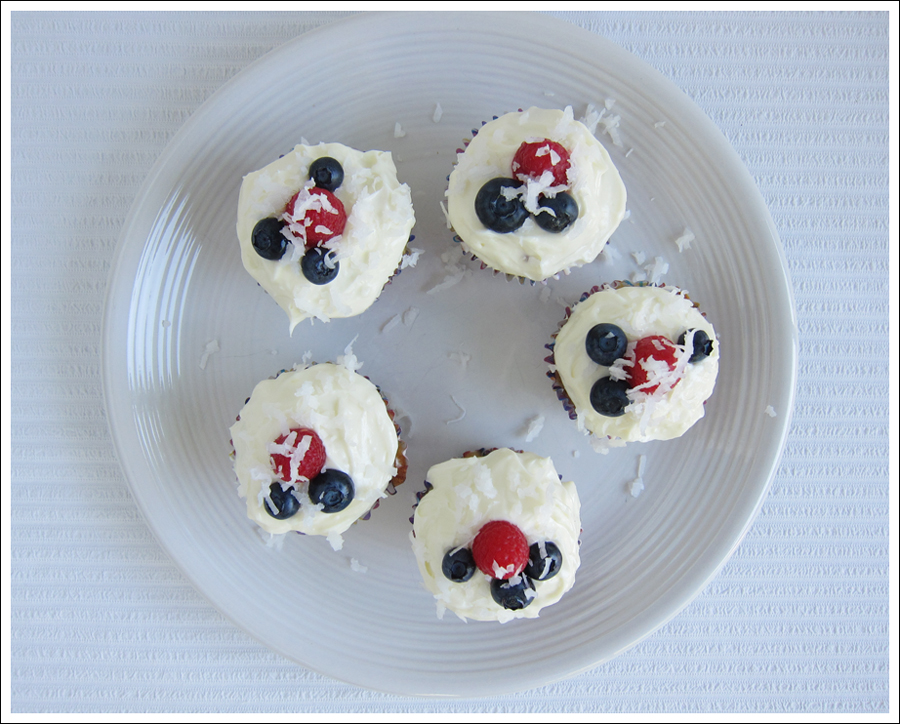 zucchini cupcakes with lemon cream cheese frosting blog (1)