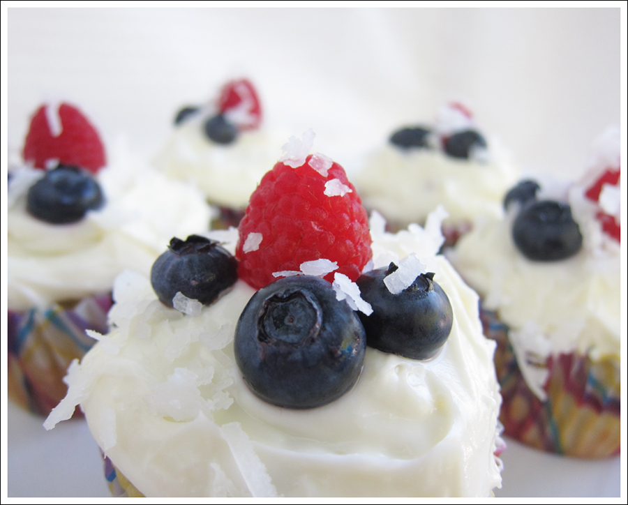 zucchini cupcakes with lemon cream cheese frosting blog (2)