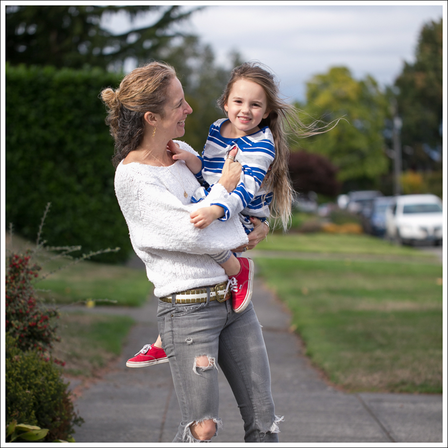 blog-lily-mcneal-sweater-current-elliott-gray-destroyed-skinny-sven-red-lacy-clogs-10