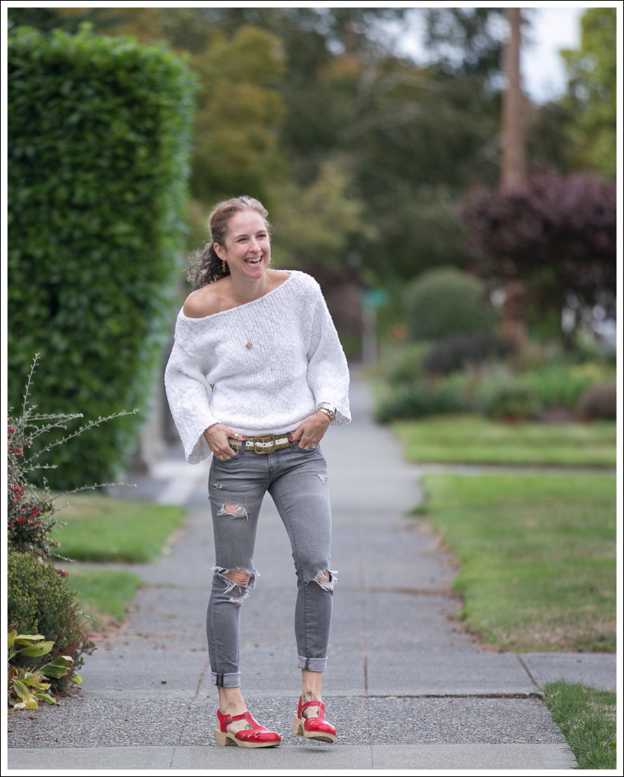 blog-lily-mcneal-sweater-current-elliott-gray-destroyed-skinny-sven-red-lacy-clogs-2