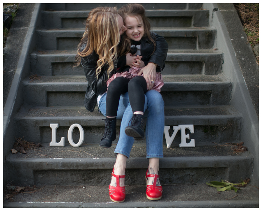 blog-doma-leather-jacket-striped-top-dl1961-toni-red-sven-clogs-8