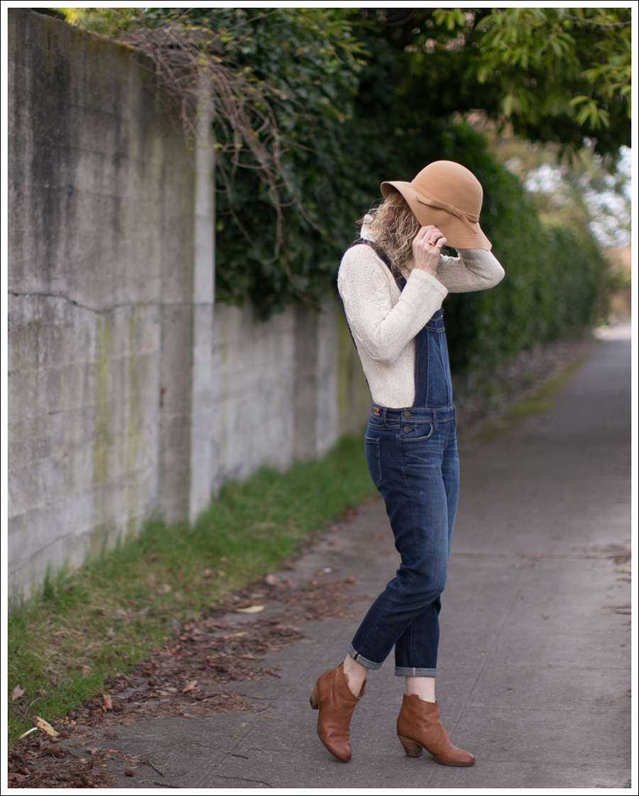 blog-vintage-felt-hat-paige-sierra-overalls-j-crew-sweater-sam-edelman-lisle-booties-3