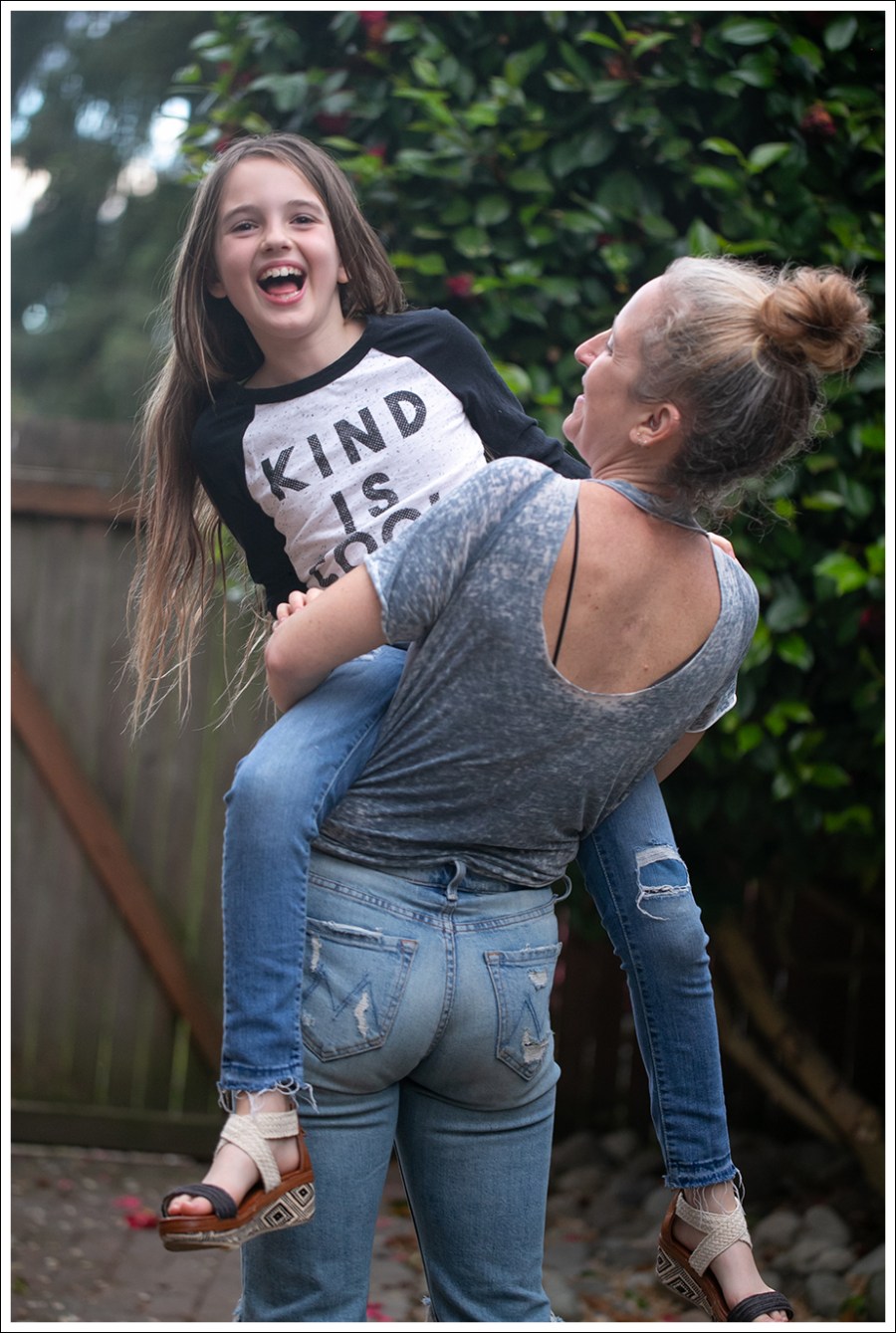 Blog 7 Chaser Cut out Graphic Tee Mother Denim The Tomcat The Confession Rachel Zoe Metallic Slides-115