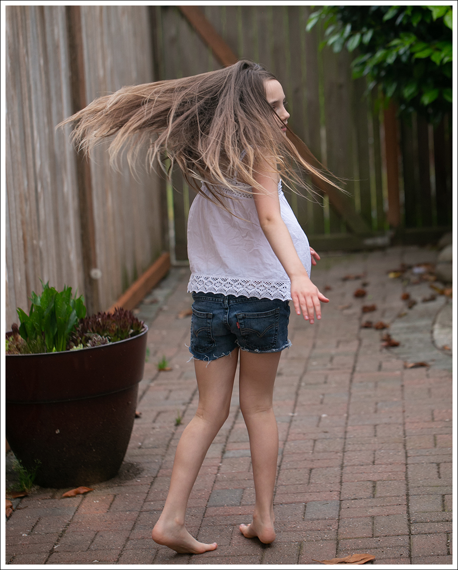 Blog Chaser Cut Out Muscle Tank Citizens Of Humanity Drew Crop Flare Birkenstock Gizeh-14