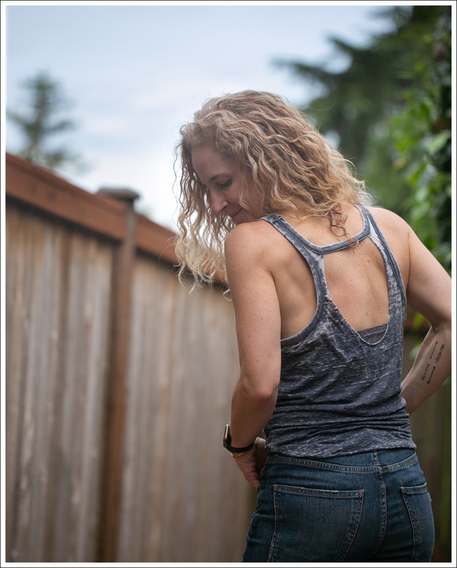 Blog Chaser Cut Out Muscle Tank Citizens Of Humanity Drew Crop Flare Birkenstock Gizeh-4