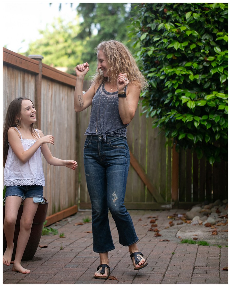 Blog Chaser Cut Out Muscle Tank Citizens Of Humanity Drew Crop Flare Birkenstock Gizeh-5