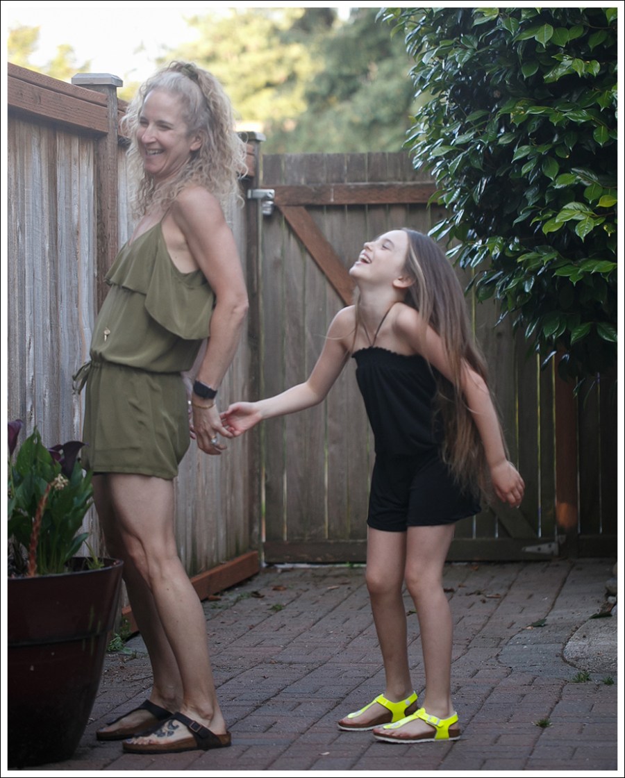 Blog Chaser Olive Ruffle Romper Birkenstock Gizeh-4