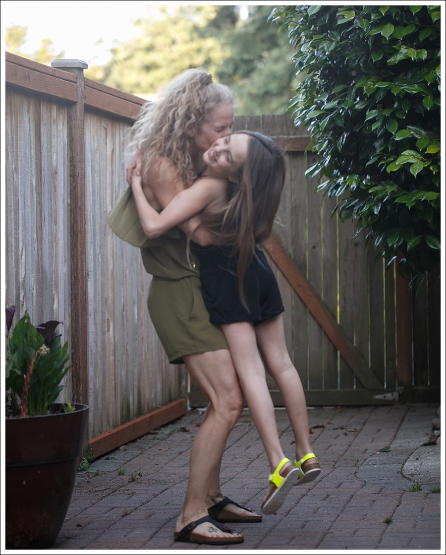 Blog Chaser Olive Ruffle Romper Birkenstock Gizeh-5