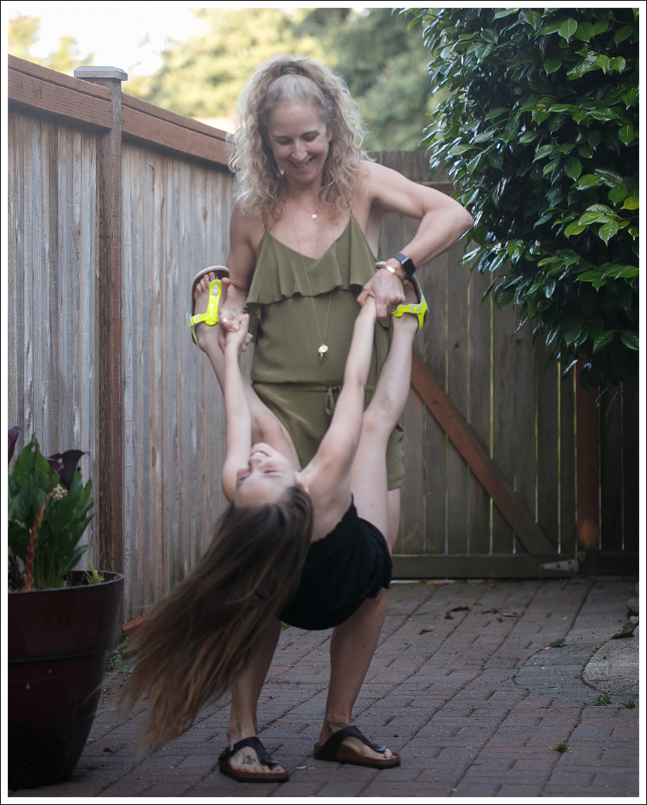 Blog Chaser Olive Ruffle Romper Birkenstock Gizeh-8