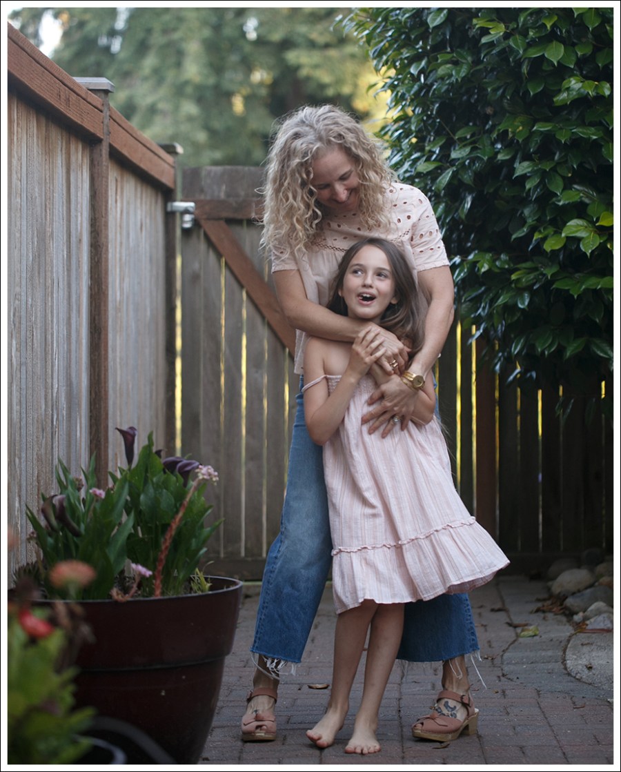 Blog DIP Boho Top Denim x Alexander Wang-Rave Wide Leg Jeans Sven Bow Peep Toe Clogs-4