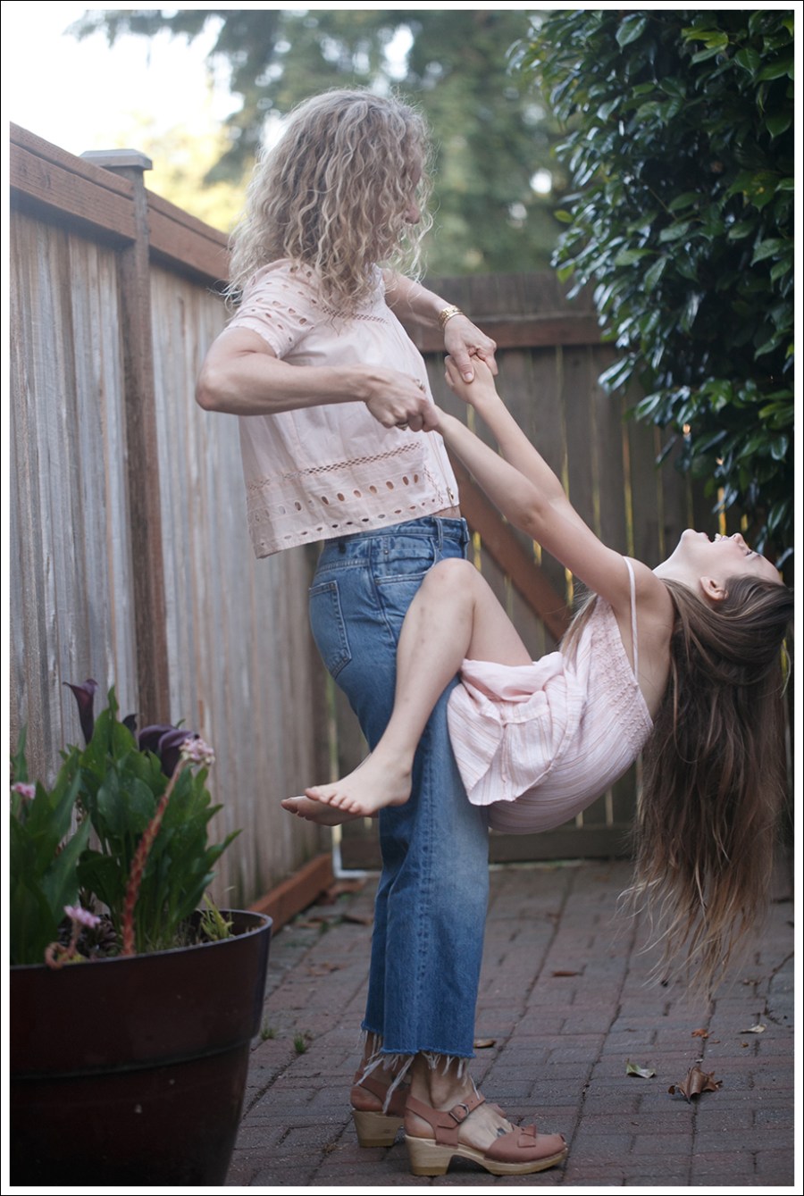 Blog DIP Boho Top Denim x Alexander Wang-Rave Wide Leg Jeans Sven Bow Peep Toe Clogs-8