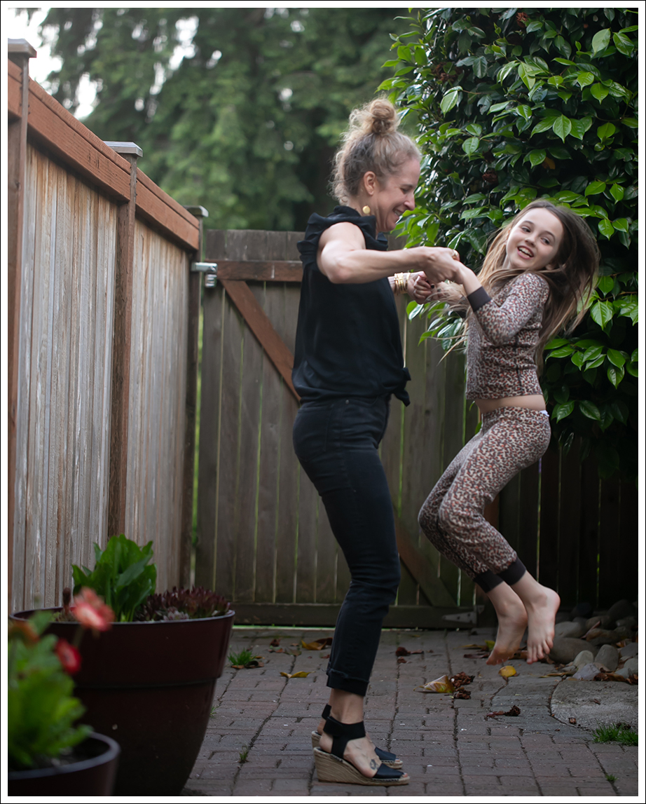 Blog Zac Posen Flutter Sleeve Top La Vie Rebecca Taylor Black Jeans Vince Espadrilles-7