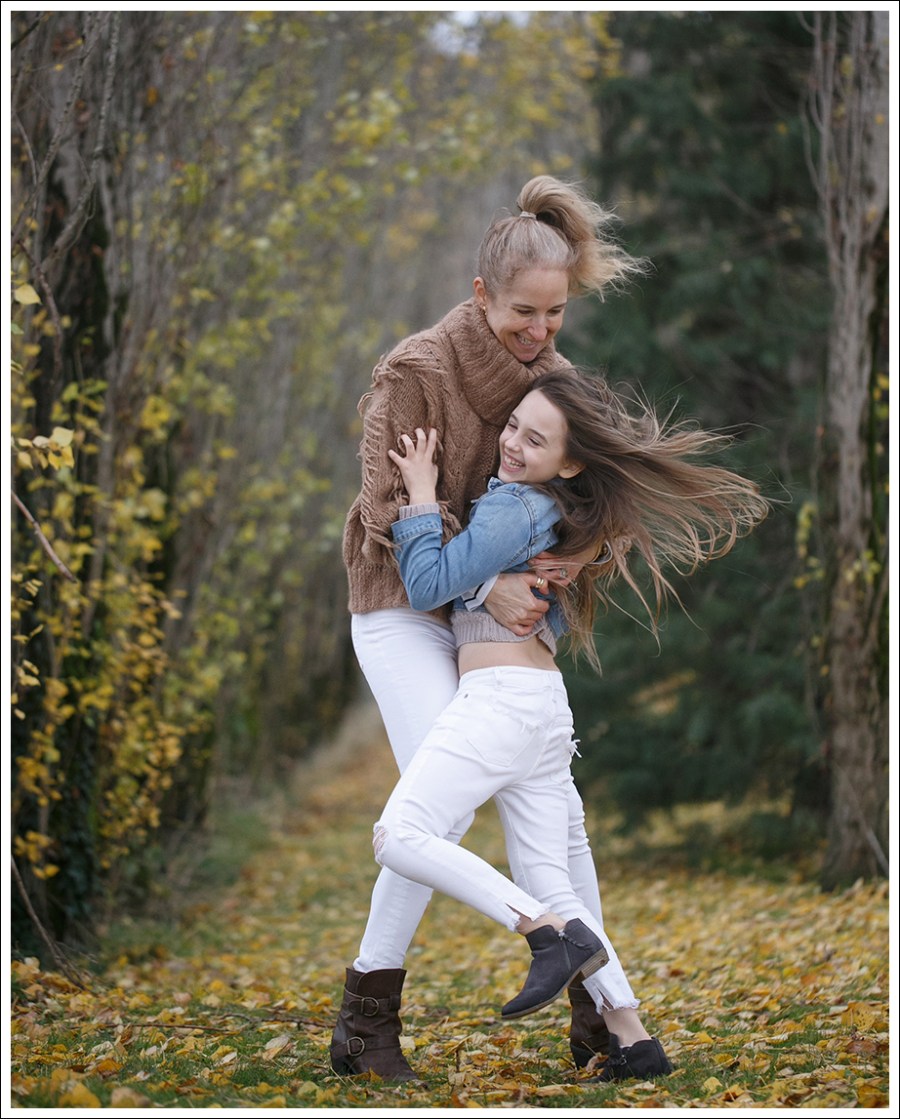 Blog DL1961 Annie Crop Jean Jacket OOTD Fringe Sweater AGolde White Skinny Jeans Fiorentini Baker Lena Biker Boots-4