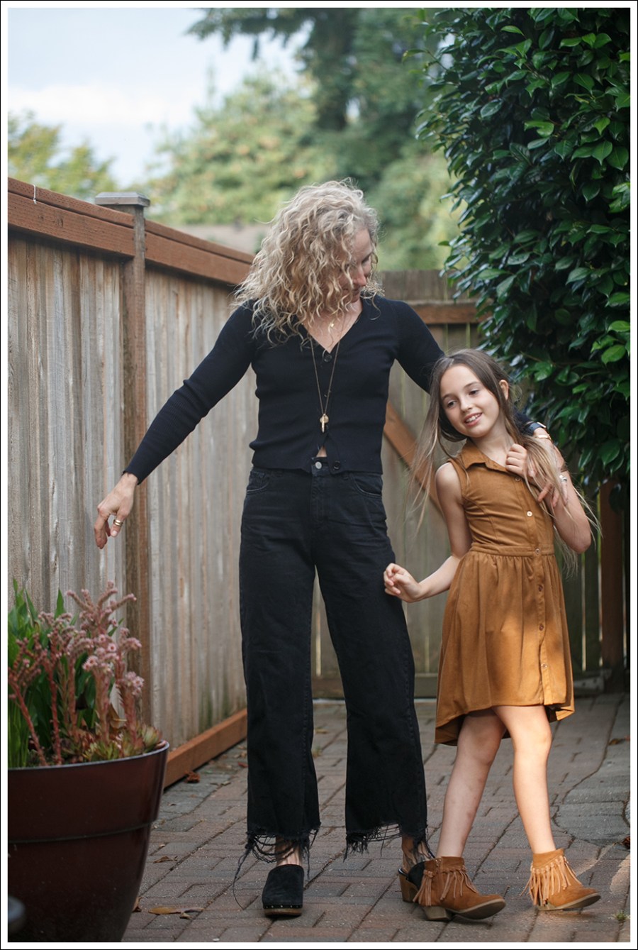 Blog Stradivarius Cardigan DL1961 Hepburn Ugg Clogs-2