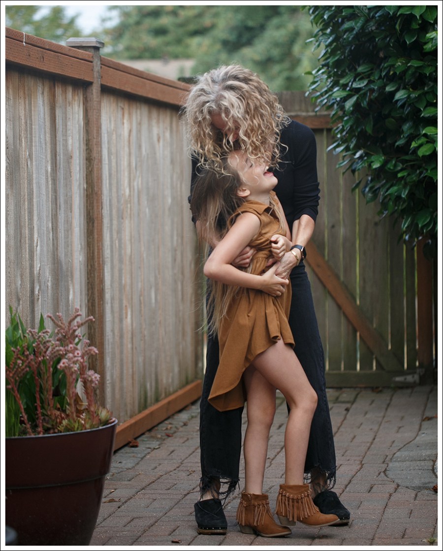 Blog Stradivarius Cardigan DL1961 Hepburn Ugg Clogs-3