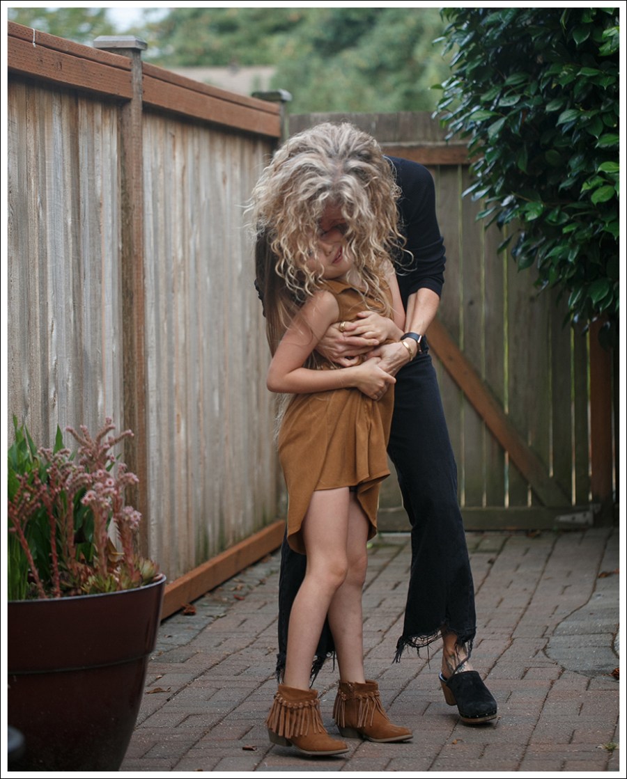 Blog Stradivarius Cardigan DL1961 Hepburn Ugg Clogs-4