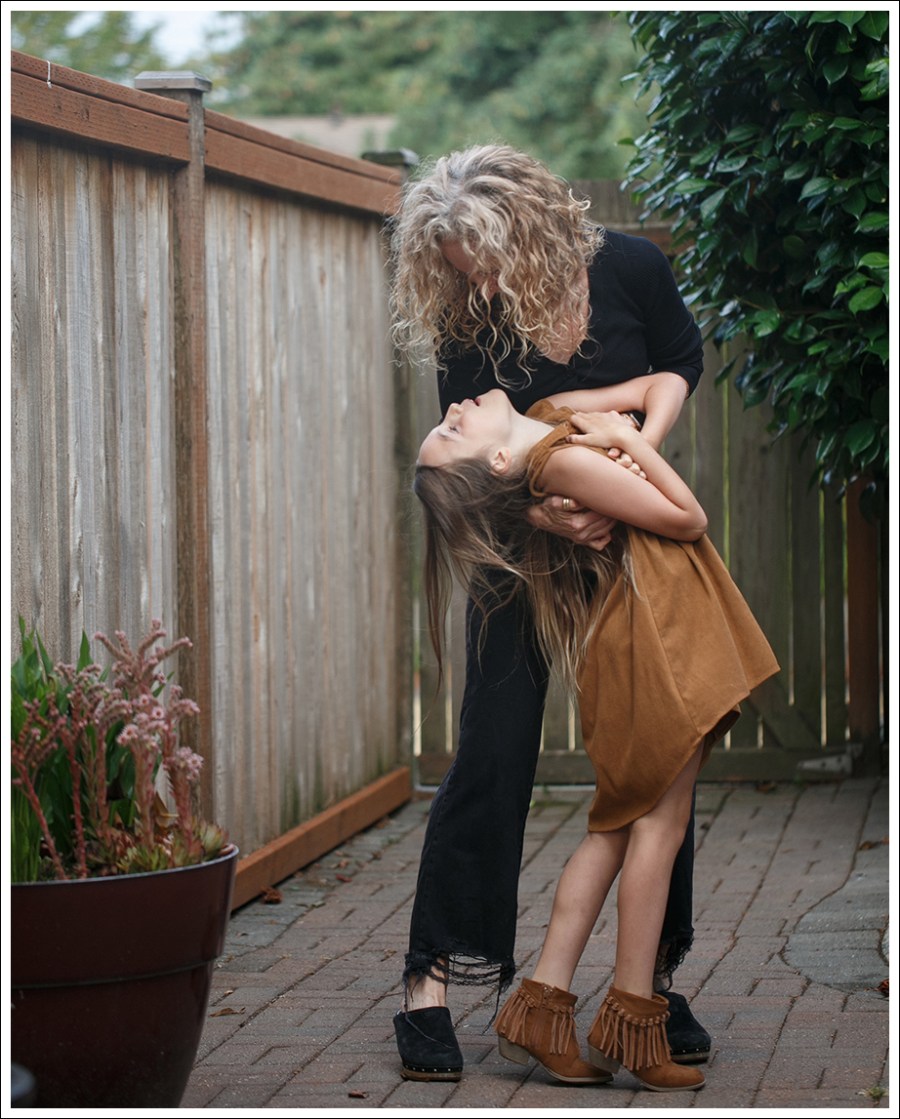 Blog Stradivarius Cardigan DL1961 Hepburn Ugg Clogs-6